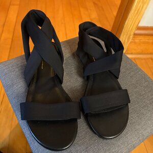 Black women's wrap flats size 5.5